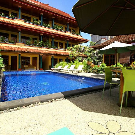 Dua Dara Inn Kuta Legian Buitenkant foto