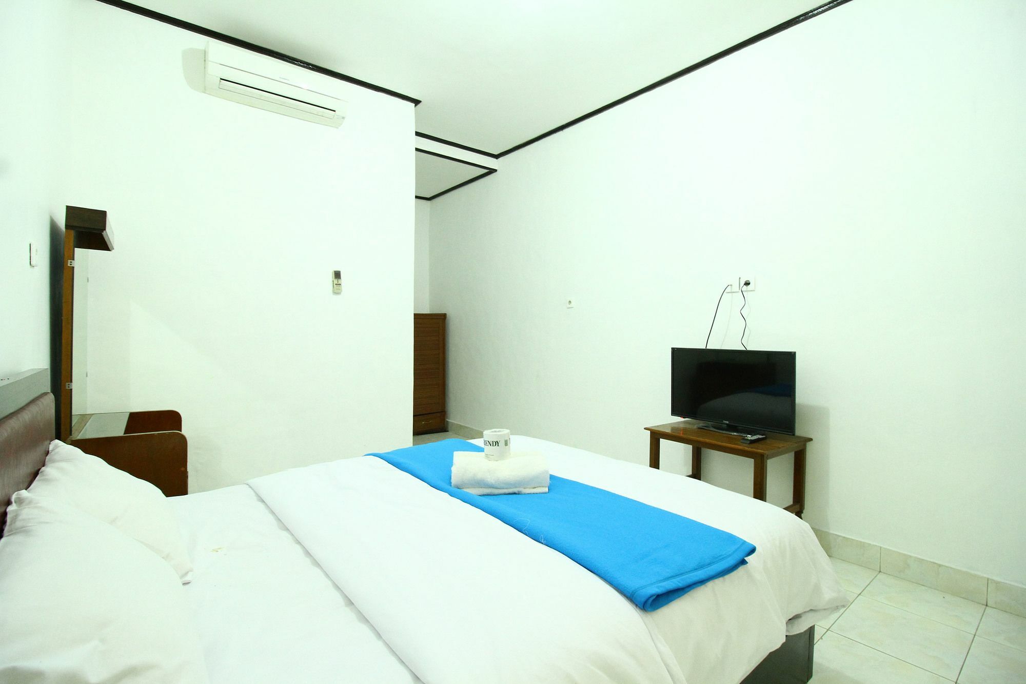 Dua Dara Inn Kuta Legian Buitenkant foto