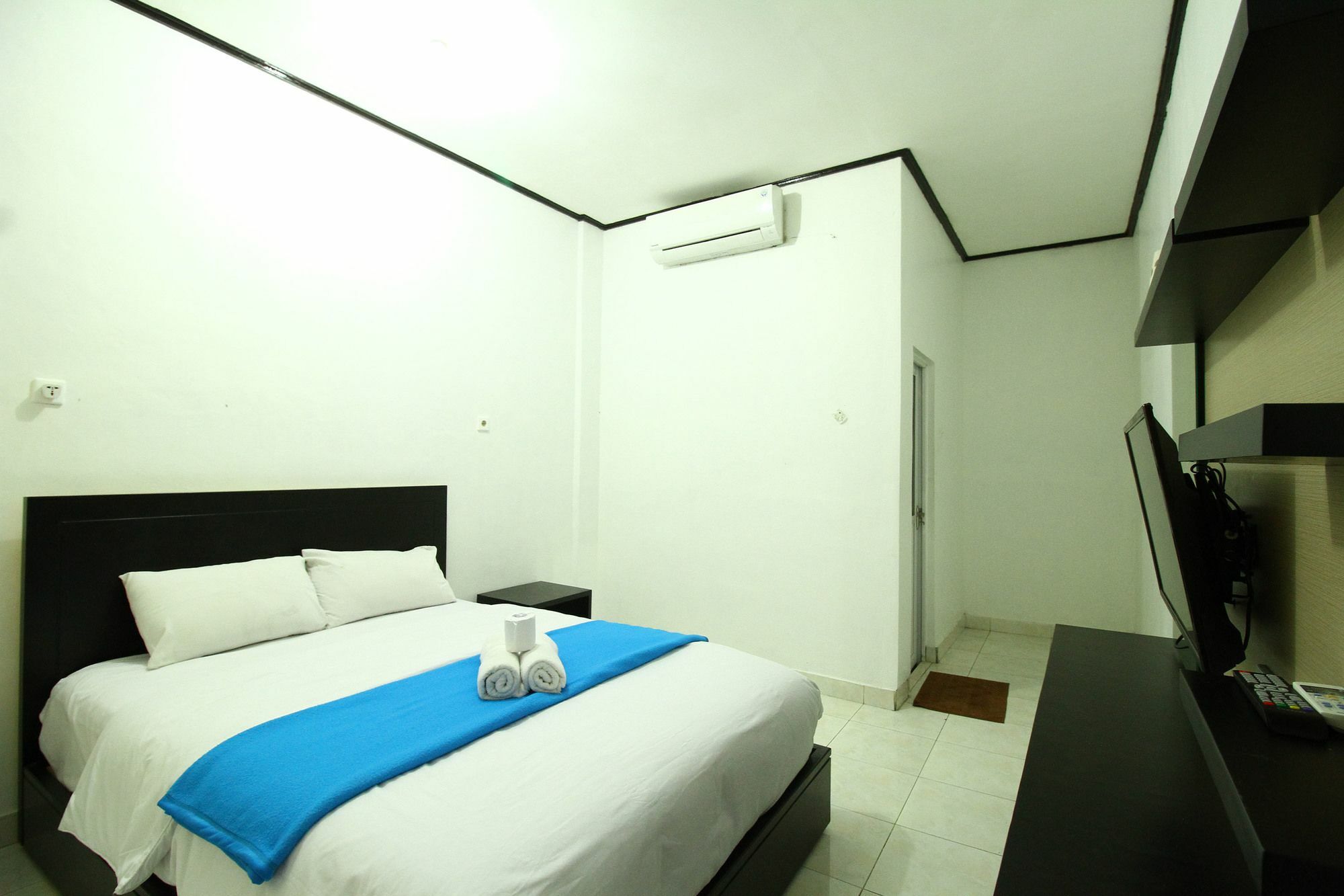 Dua Dara Inn Kuta Legian Buitenkant foto
