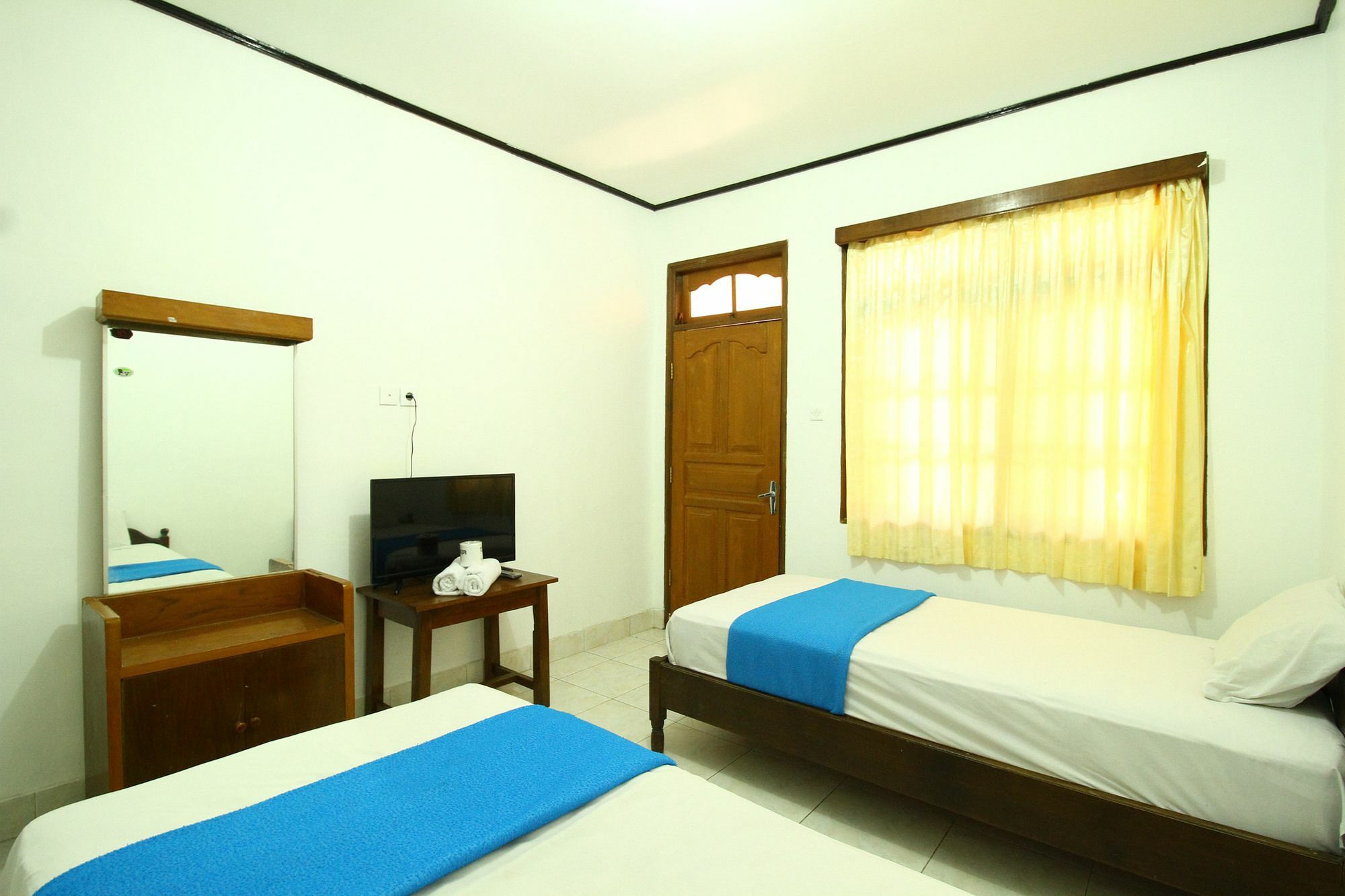 Dua Dara Inn Kuta Legian Buitenkant foto