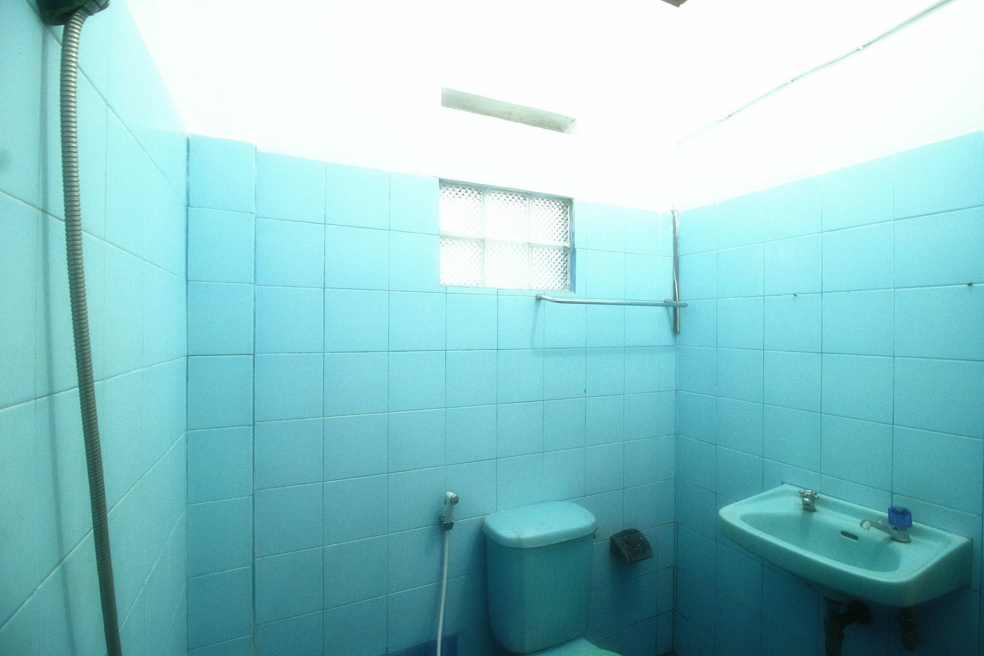 Dua Dara Inn Kuta Legian Buitenkant foto