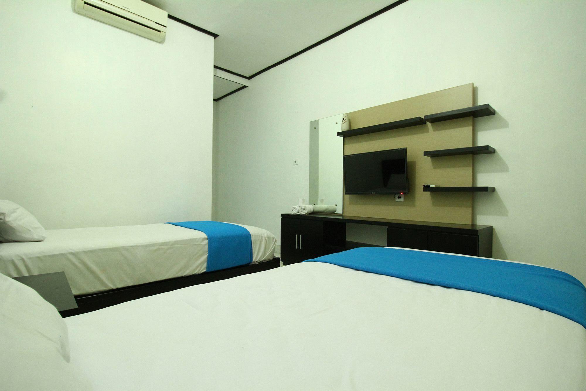 Dua Dara Inn Kuta Legian Buitenkant foto