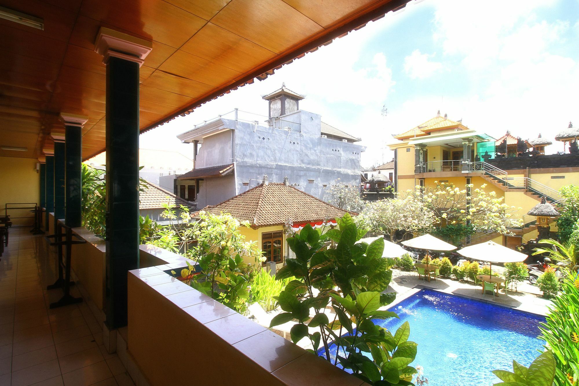 Dua Dara Inn Kuta Legian Buitenkant foto