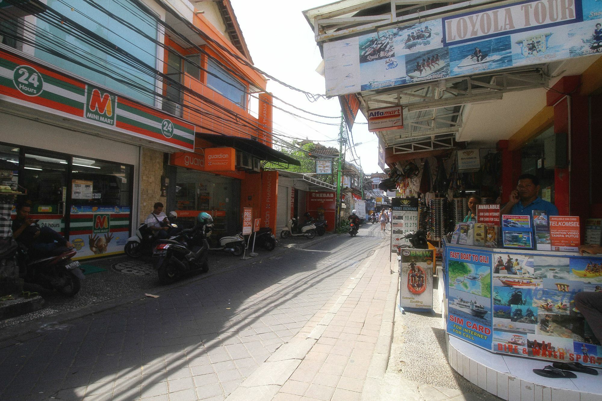 Dua Dara Inn Kuta Legian Buitenkant foto