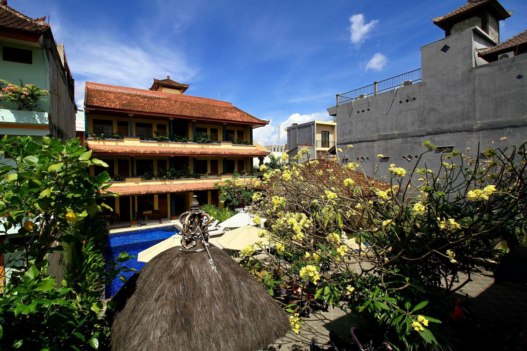 Dua Dara Inn Kuta Legian Buitenkant foto