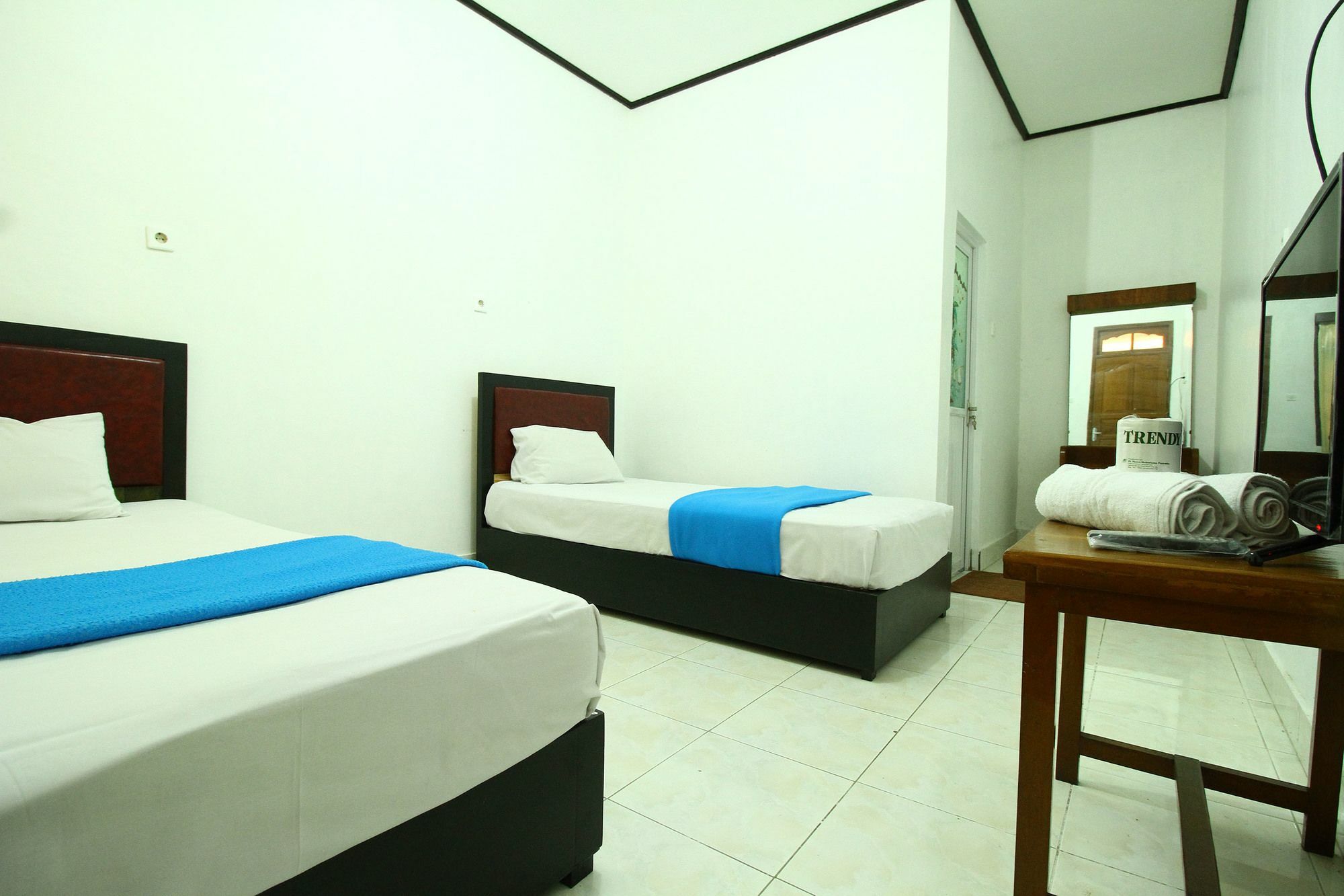 Dua Dara Inn Kuta Legian Buitenkant foto
