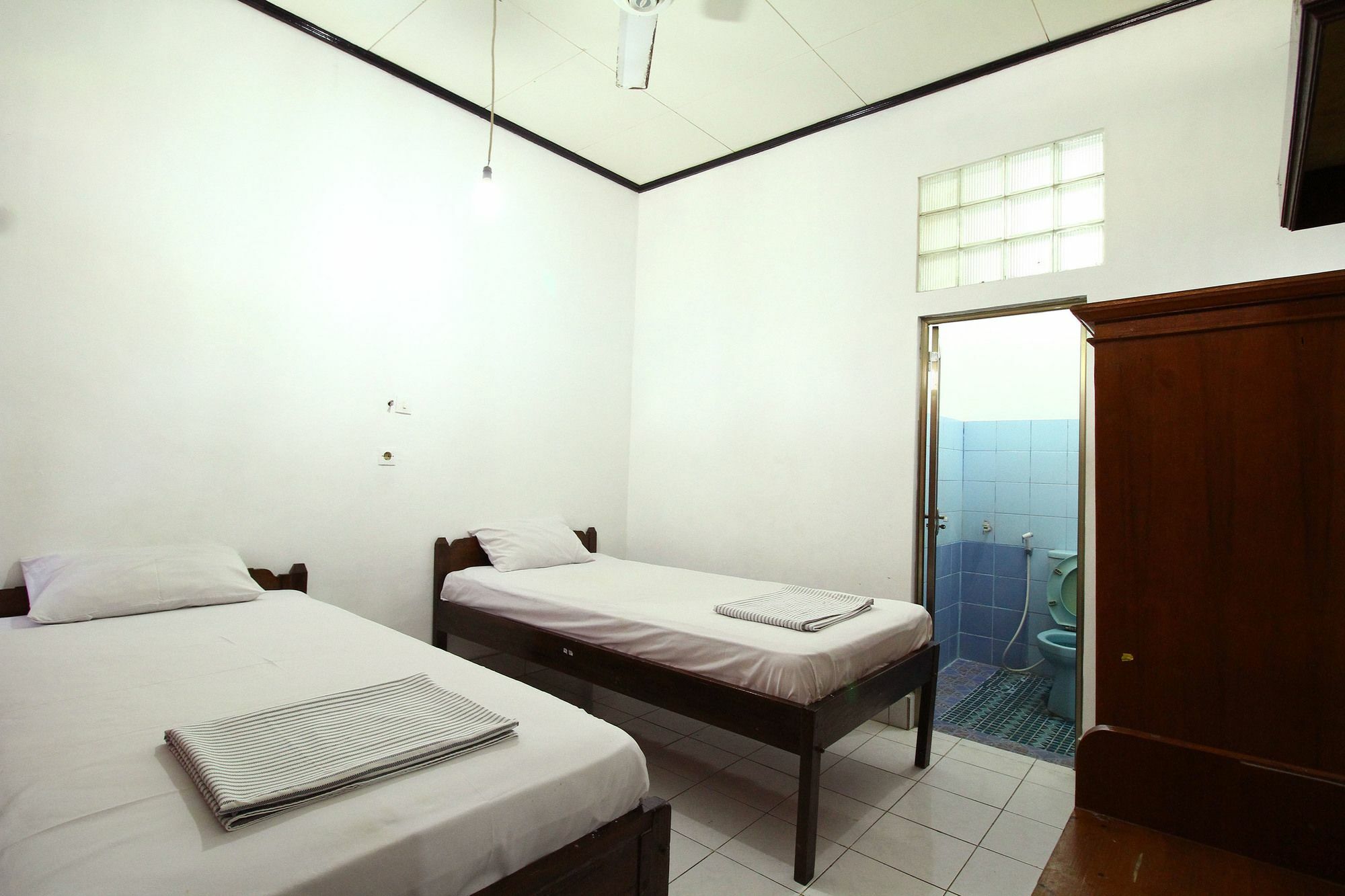 Dua Dara Inn Kuta Legian Buitenkant foto