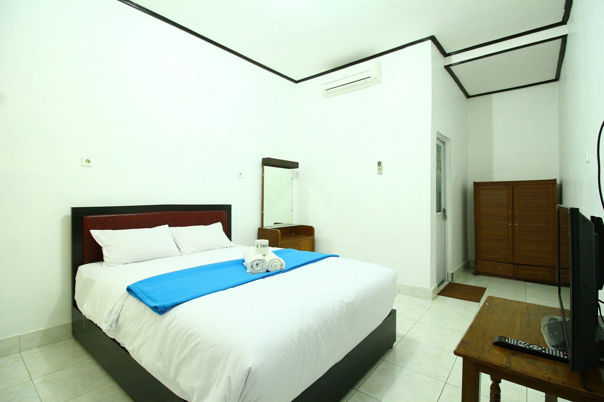 Dua Dara Inn Kuta Legian Buitenkant foto