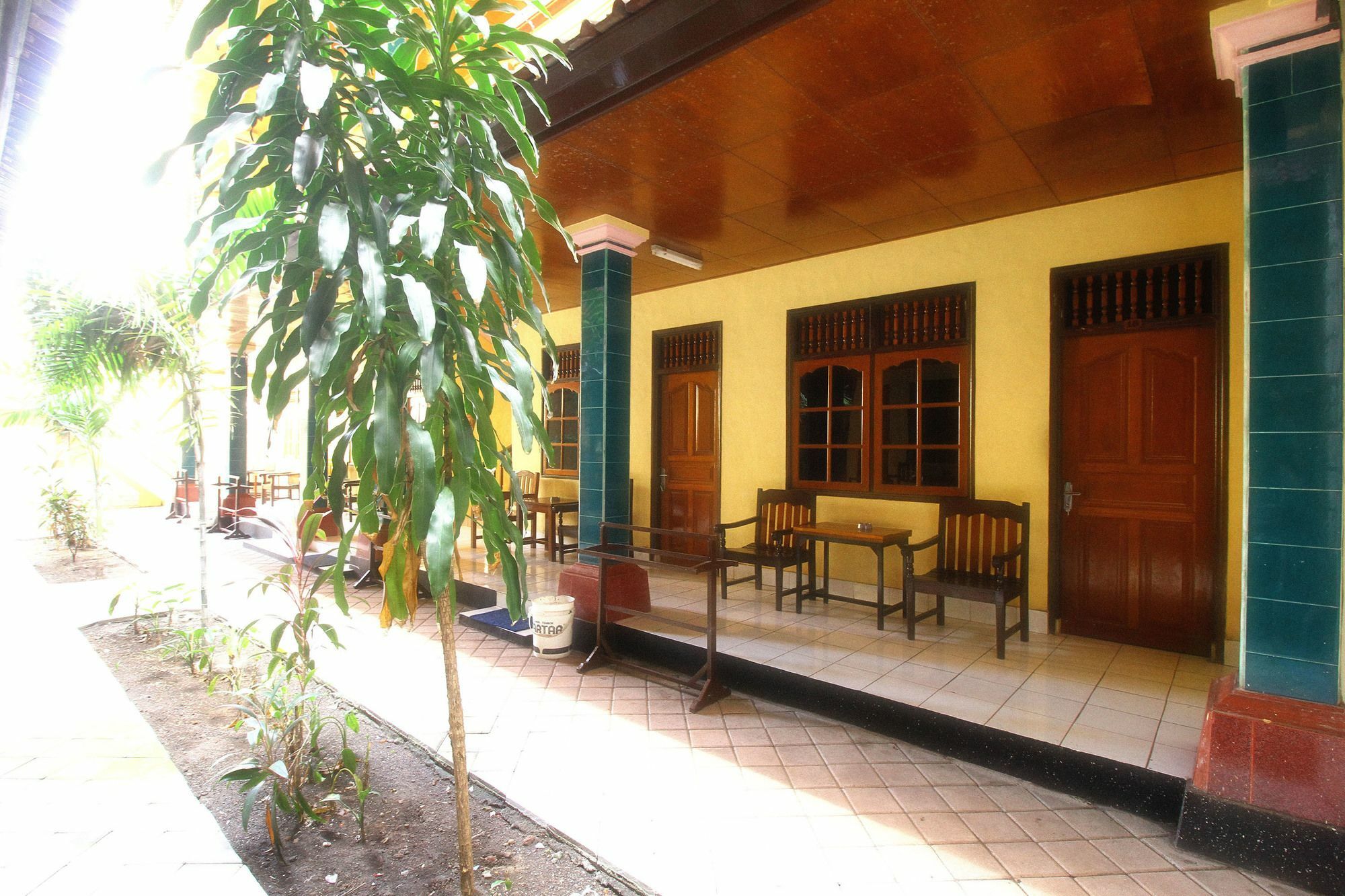 Dua Dara Inn Kuta Legian Buitenkant foto