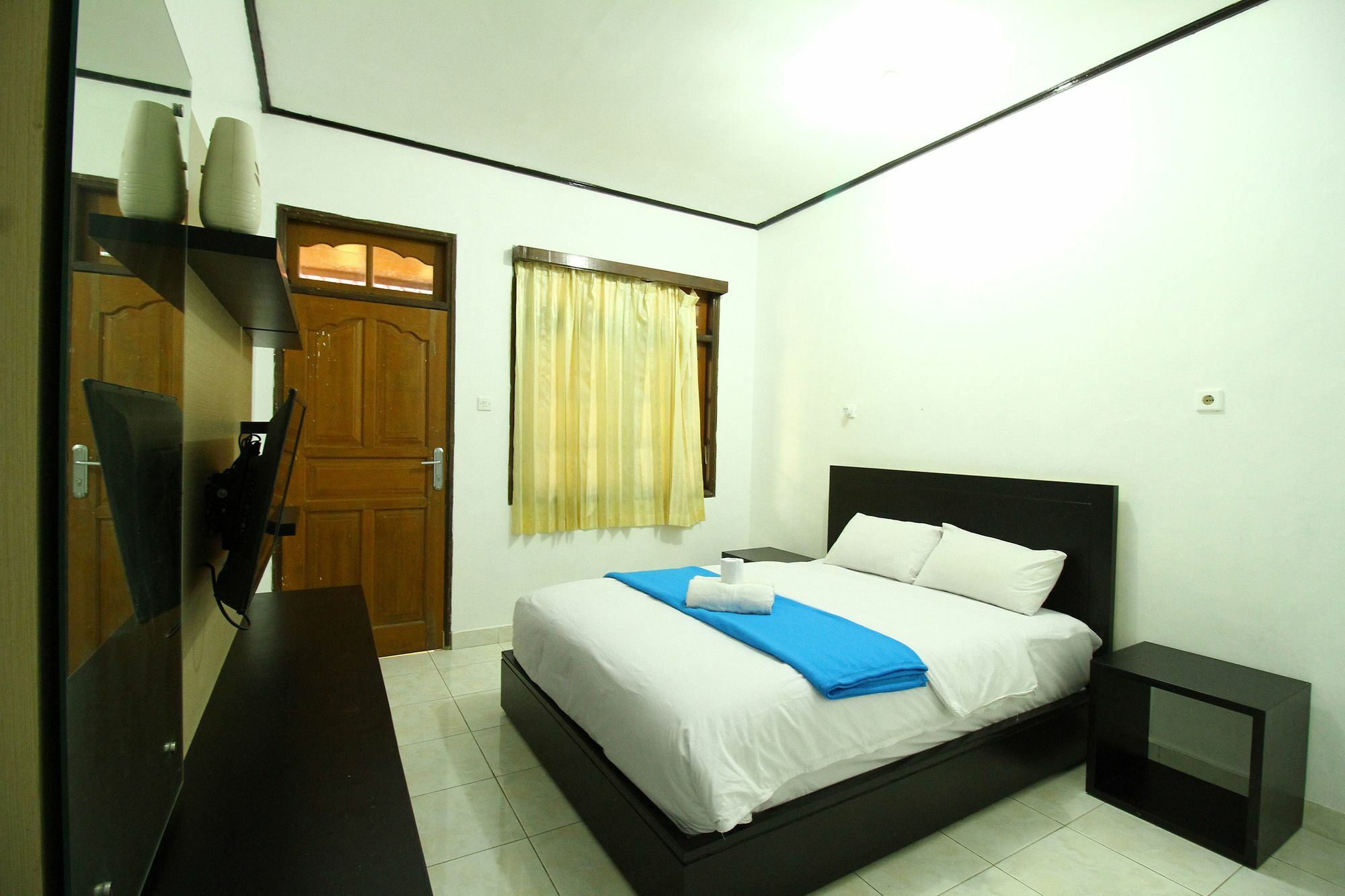 Dua Dara Inn Kuta Legian Buitenkant foto