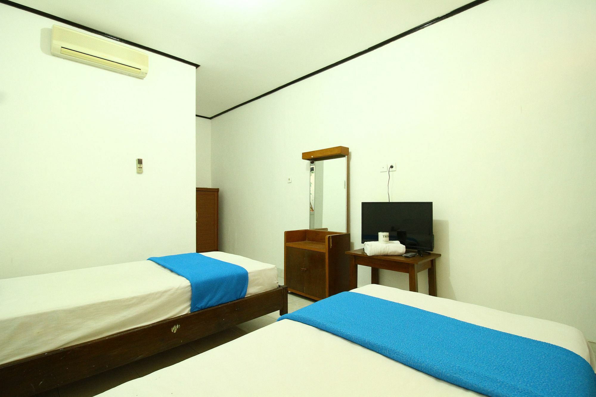 Dua Dara Inn Kuta Legian Buitenkant foto