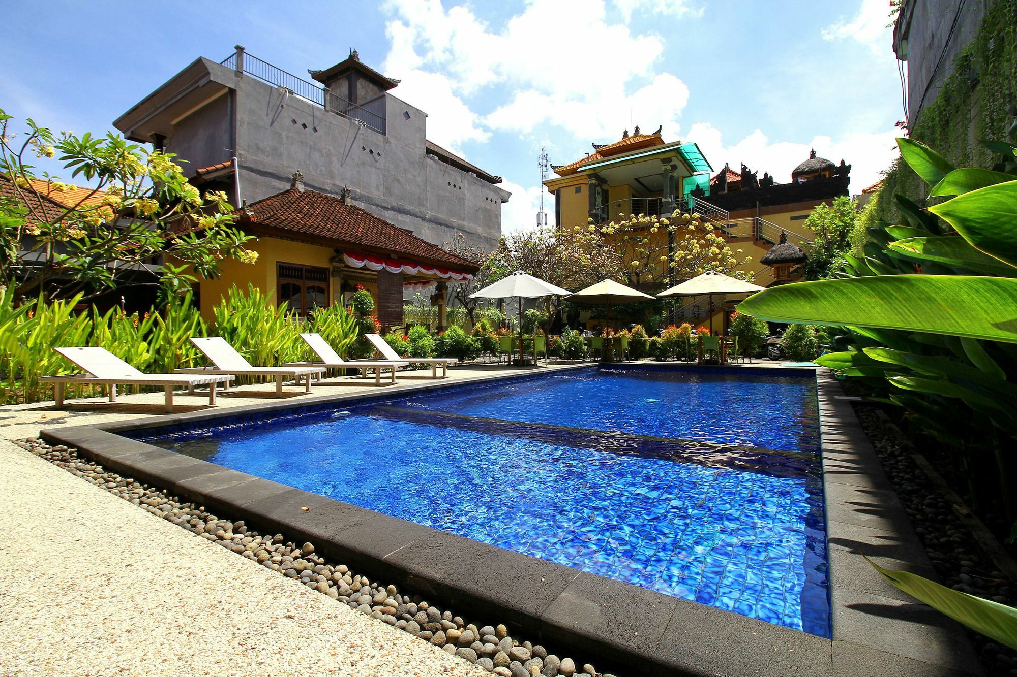 Dua Dara Inn Kuta Legian Buitenkant foto