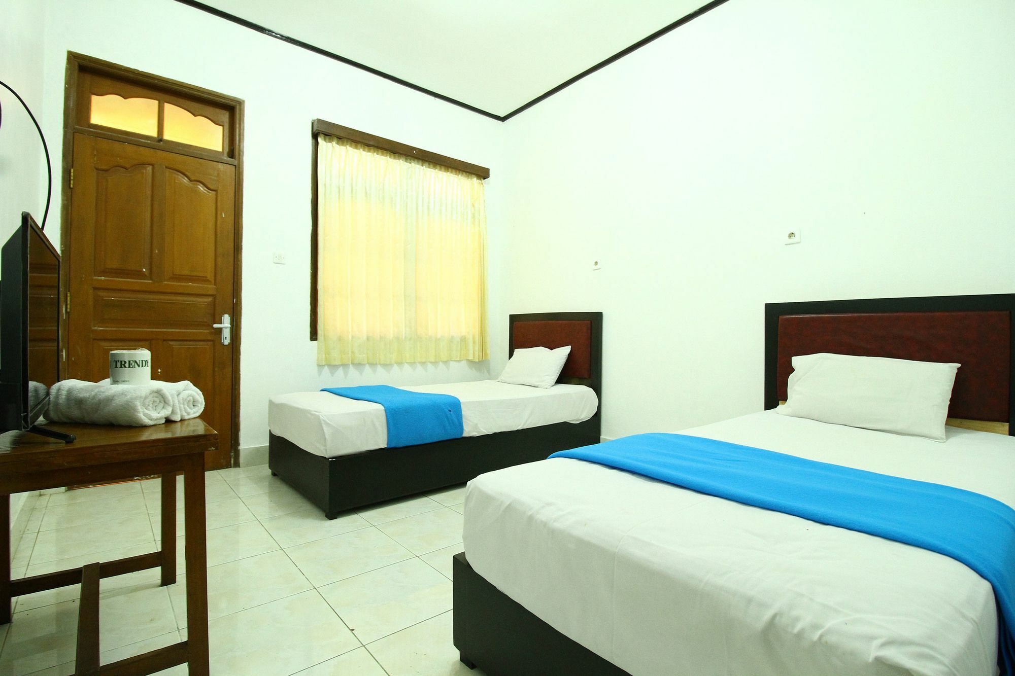 Dua Dara Inn Kuta Legian Buitenkant foto