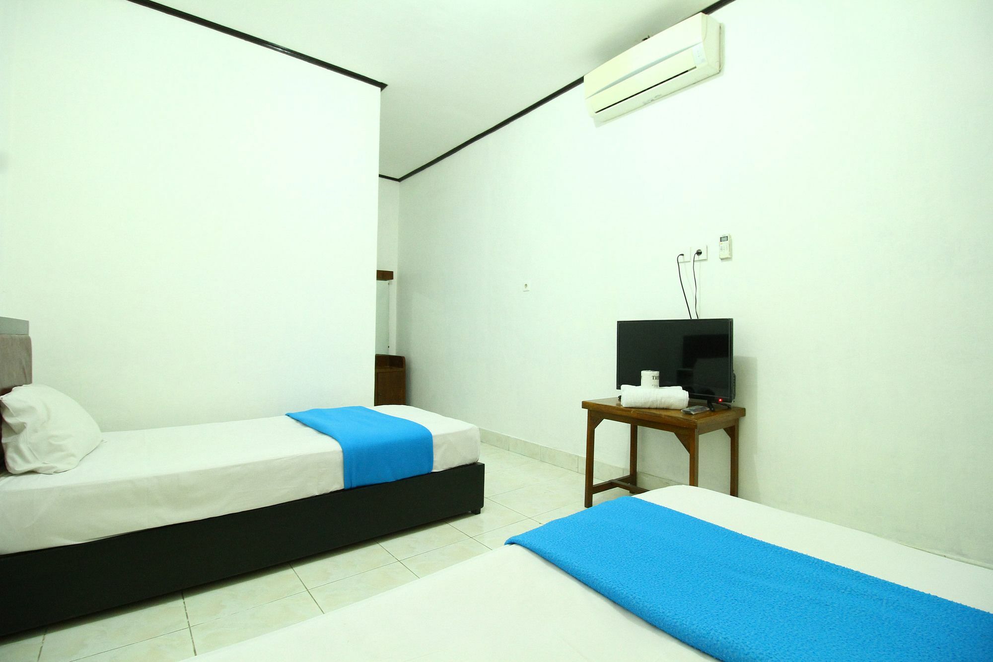 Dua Dara Inn Kuta Legian Buitenkant foto